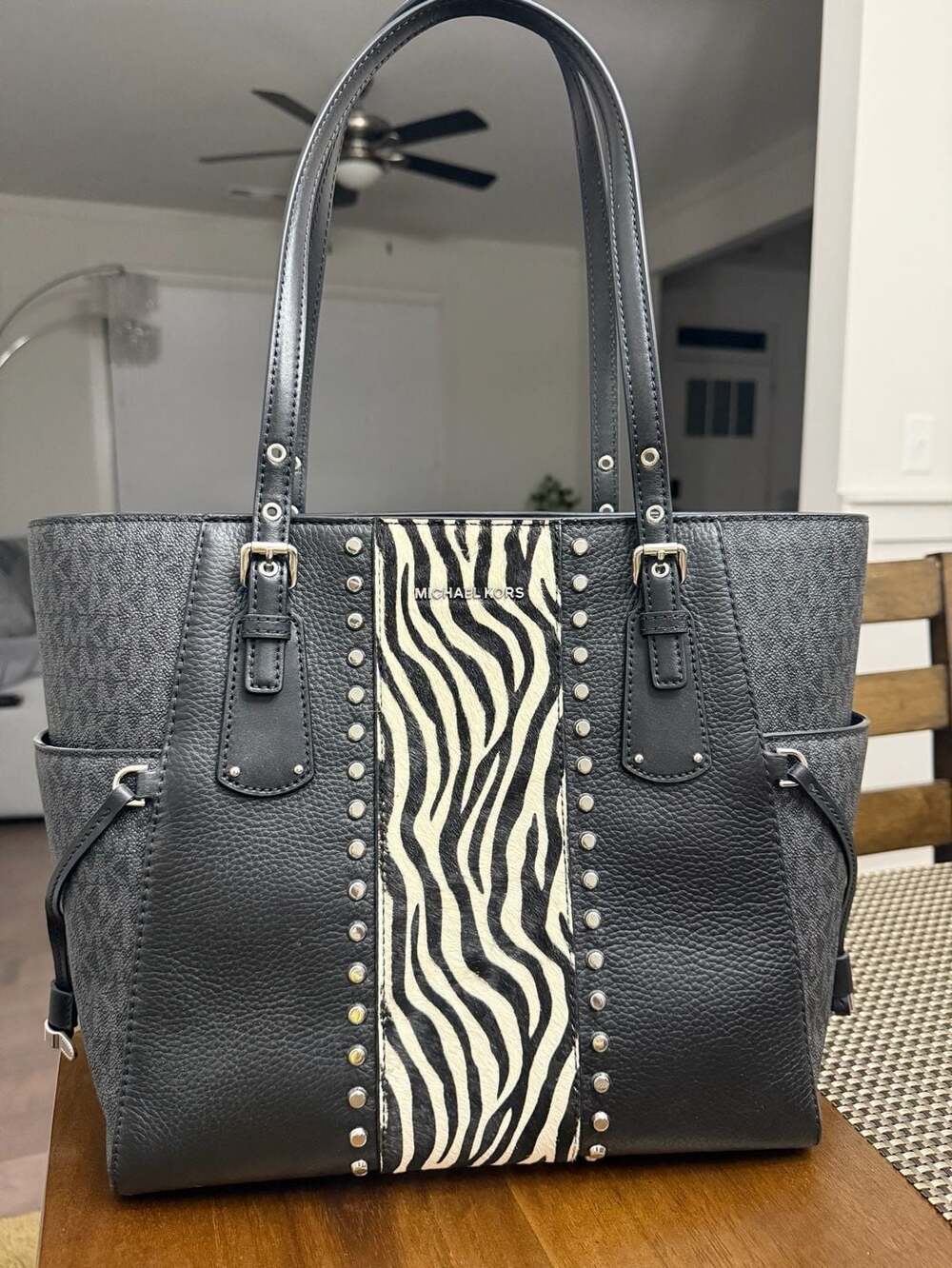 NWT Michael Kors Voyager EW Tote 30F0SV6T4H Black Multi